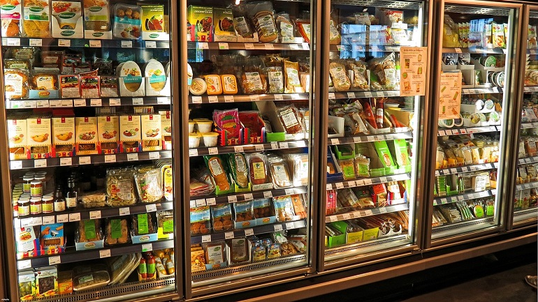Cosa sono i frigoriferi aperti visti nei supermercati?