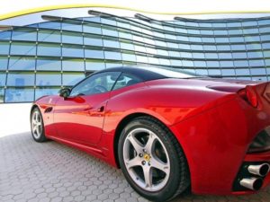 Les portes du Musée Enzo Ferrari de Modène